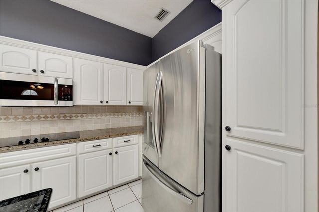 18006 CLEAR LAKE DR, Lutz, FL 33548