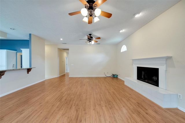 18006 CLEAR LAKE DR, Lutz, FL 33548