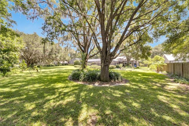 18006 CLEAR LAKE DR, Lutz, FL 33548