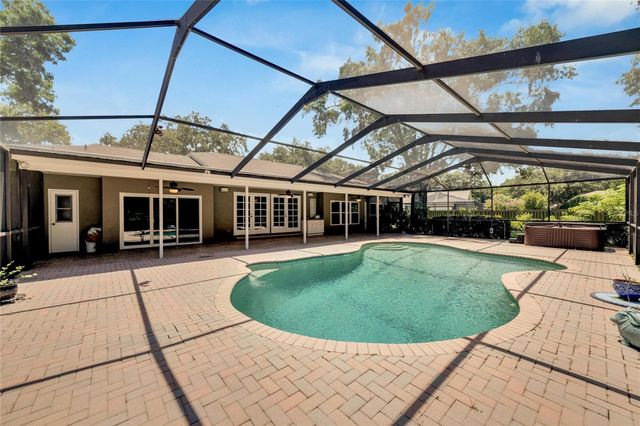 18006 CLEAR LAKE DR, Lutz, FL 33548