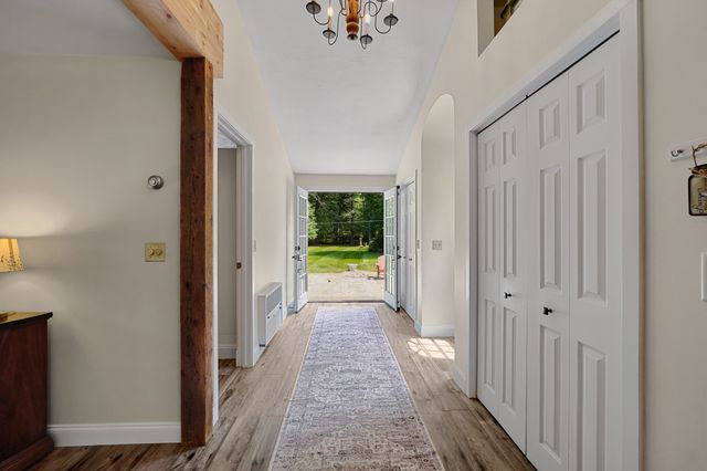 95 Lakeside Ave, Lakeville, MA 02347