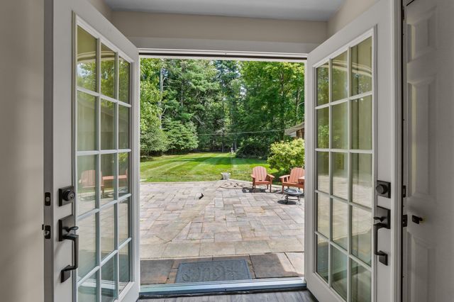 95 Lakeside Ave, Lakeville, MA 02347