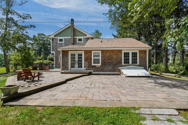 95 Lakeside Ave, Lakeville, MA 02347