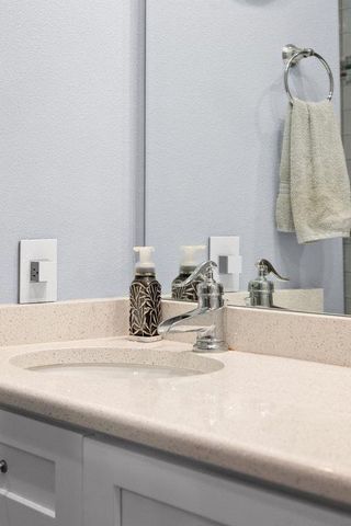 19833 Lakehurst LOOP, Spicewood, TX 78669