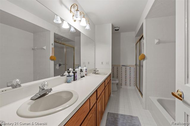 9039 Oakridge Trail Trail, Shelby Twp, MI 48317