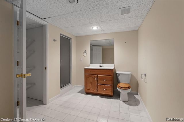 9039 Oakridge Trail Trail, Shelby Twp, MI 48317