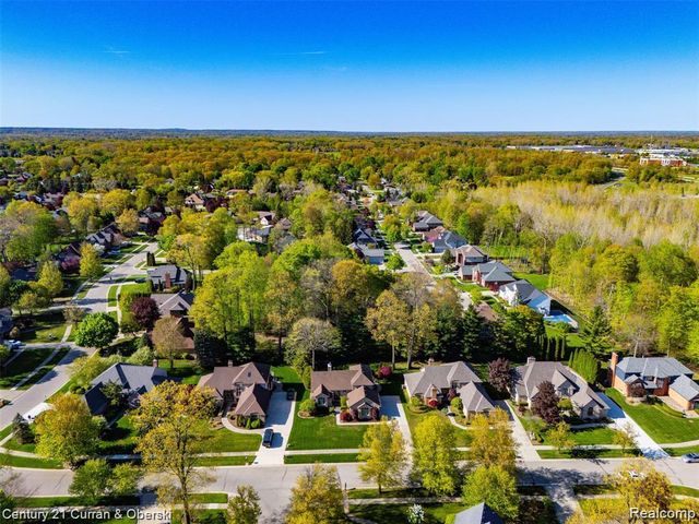 9039 Oakridge Trail Trail, Shelby Twp, MI 48317