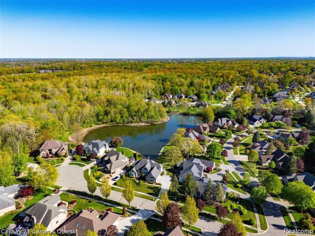 9039 Oakridge Trail Trail, Shelby Twp, MI 48317