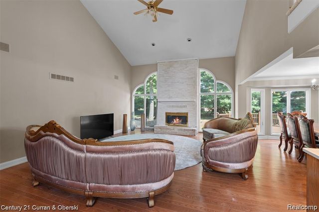 9039 Oakridge Trail Trail, Shelby Twp, MI 48317