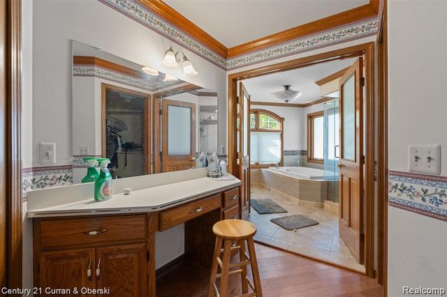 9039 Oakridge Trail Trail, Shelby Twp, MI 48317