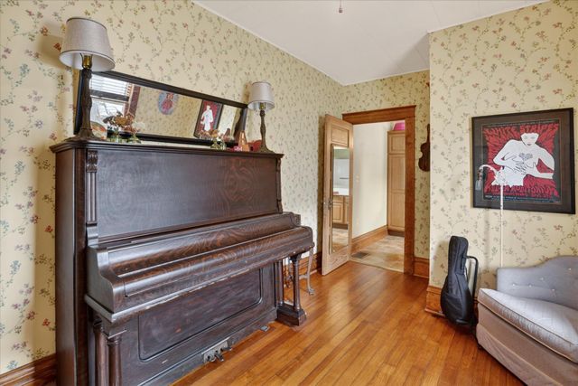109 S Mulberry Street, Marshall, MI 49068