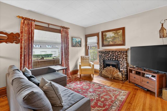 109 S Mulberry Street, Marshall, MI 49068