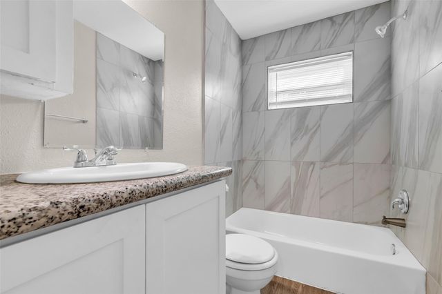 4706 Yellowstone Boulevard 2, Houston, TX 77021