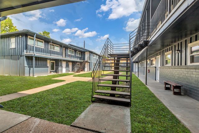 4706 Yellowstone Boulevard 2, Houston, TX 77021
