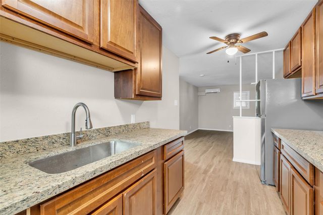 4706 Yellowstone Boulevard 2, Houston, TX 77021