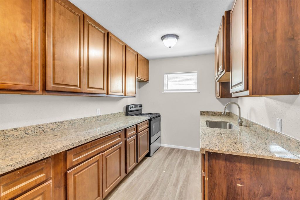4706 Yellowstone Boulevard 2, Houston, TX 77021