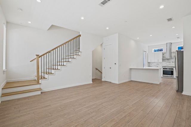 410 W 9th Street 201, Dallas, TX 75208