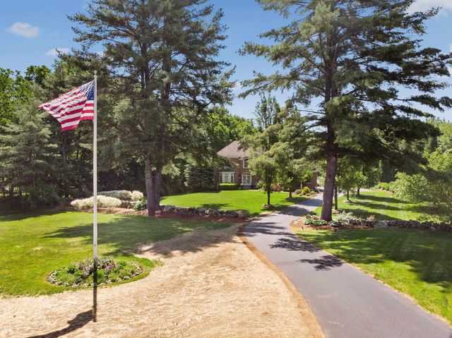 15 County Road, Bedford, NH 03110