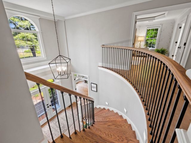 15 County Road, Bedford, NH 03110