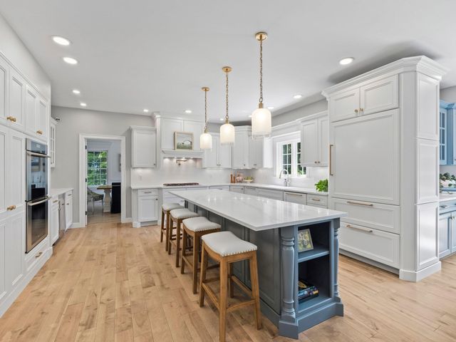 15 County Road, Bedford, NH 03110