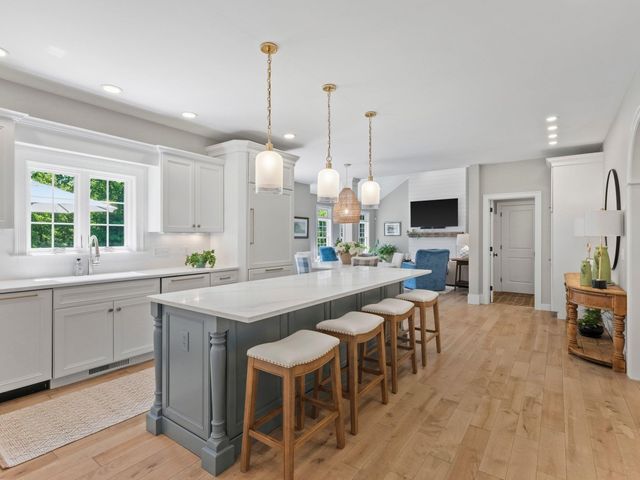 15 County Road, Bedford, NH 03110