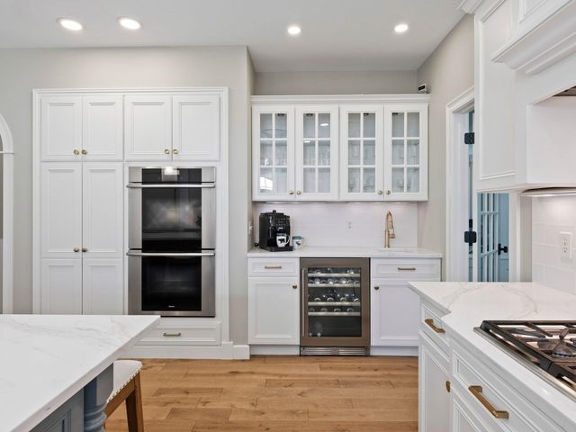 15 County Road, Bedford, NH 03110