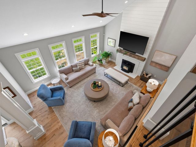 15 County Road, Bedford, NH 03110