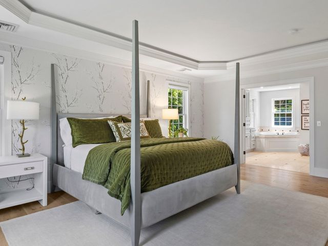 15 County Road, Bedford, NH 03110