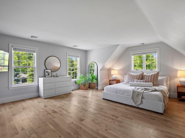 15 County Road, Bedford, NH 03110