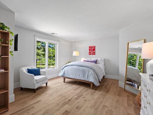 15 County Road, Bedford, NH 03110