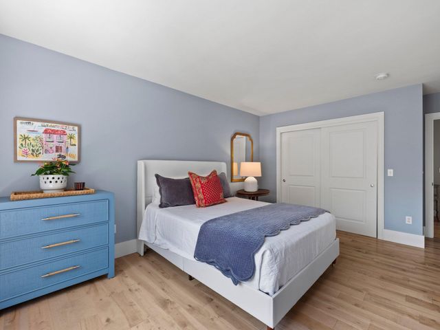 15 County Road, Bedford, NH 03110