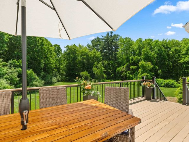 15 County Road, Bedford, NH 03110