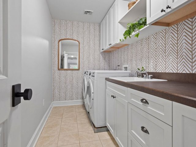 15 County Road, Bedford, NH 03110