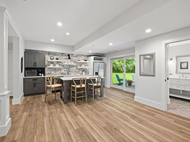 15 County Road, Bedford, NH 03110