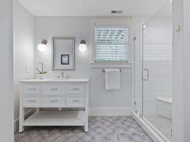 15 County Road, Bedford, NH 03110