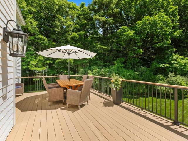 15 County Road, Bedford, NH 03110