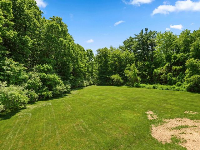 15 County Road, Bedford, NH 03110