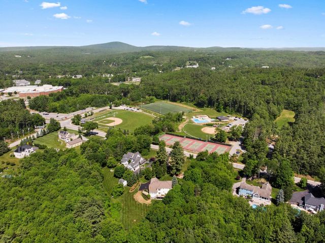 15 County Road, Bedford, NH 03110
