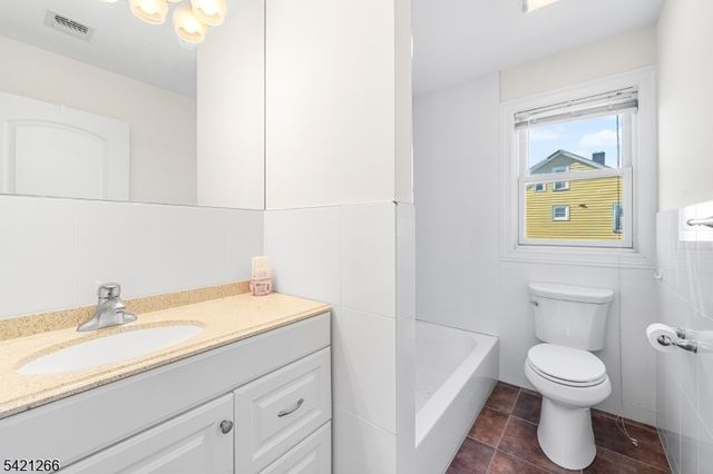 233 5TH Street B, Fairview Boro, NJ 07022