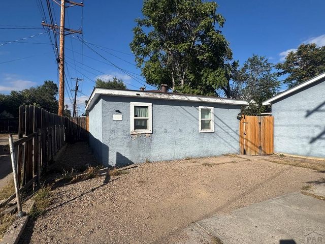 1027 E Abriendo Ave, Pueblo, CO 81004