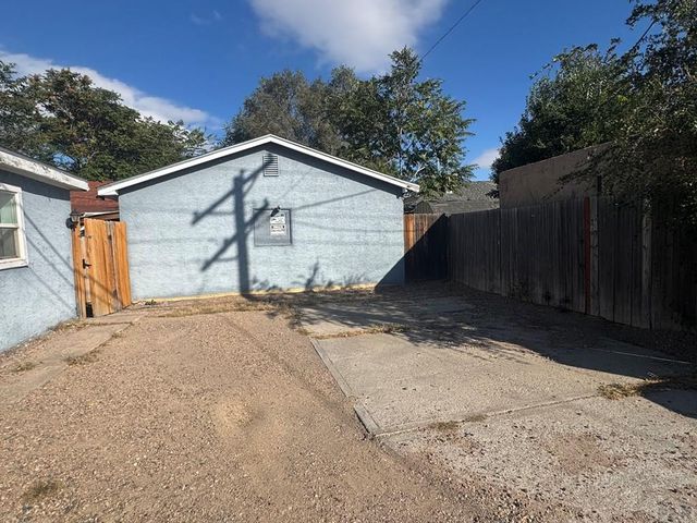 1027 E Abriendo Ave, Pueblo, CO 81004