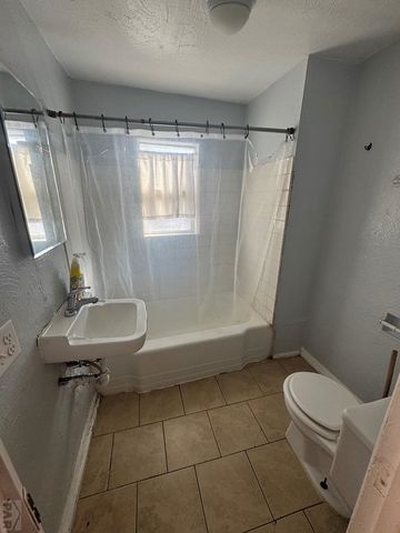 1027 E Abriendo Ave, Pueblo, CO 81004
