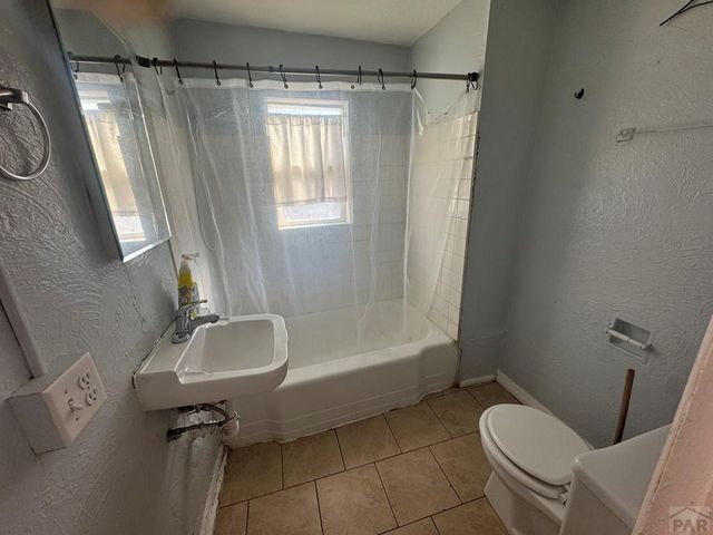 1027 E Abriendo Ave, Pueblo, CO 81004