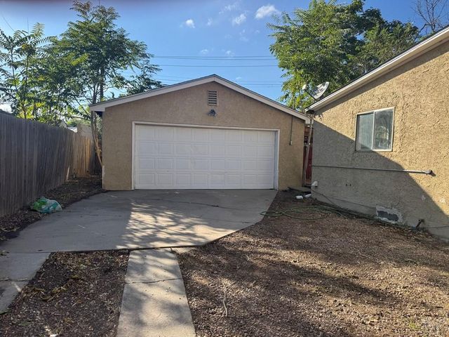 1027 E Abriendo Ave, Pueblo, CO 81004