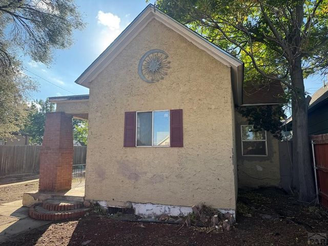 1027 E Abriendo Ave, Pueblo, CO 81004