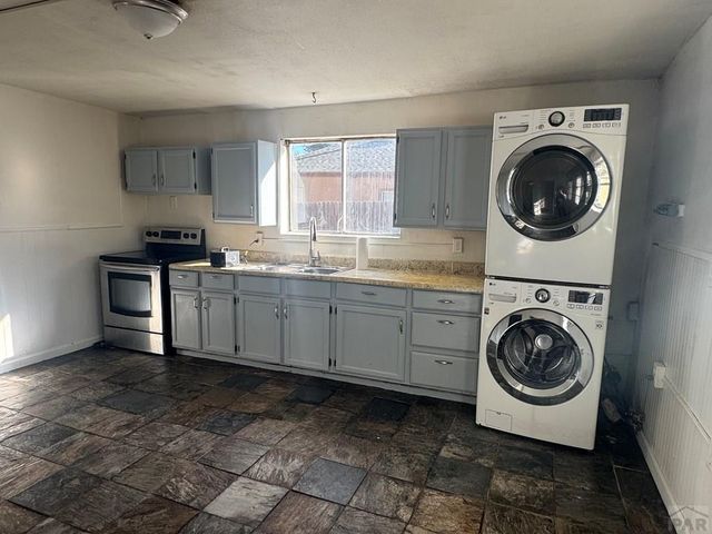 1027 E Abriendo Ave, Pueblo, CO 81004