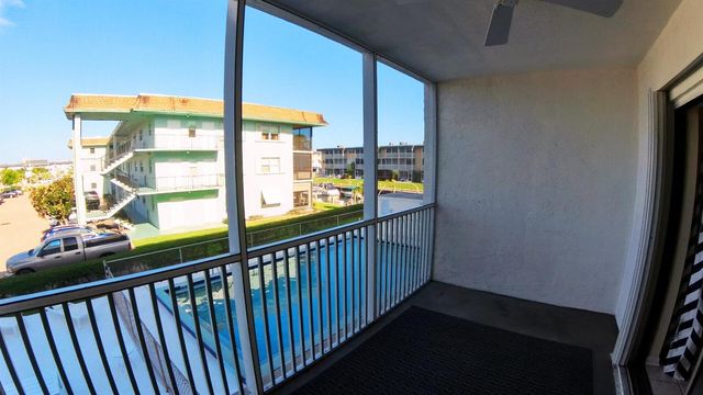 236 Castlewood Drive 202, North Palm Beach, FL 33408