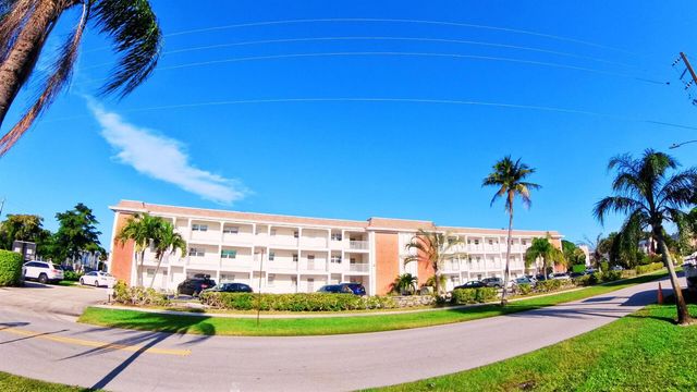 236 Castlewood Drive 202, North Palm Beach, FL 33408