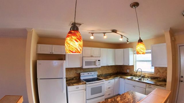 236 Castlewood Drive 202, North Palm Beach, FL 33408