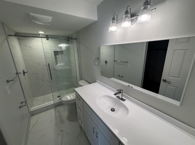 236 Castlewood Drive 202, North Palm Beach, FL 33408